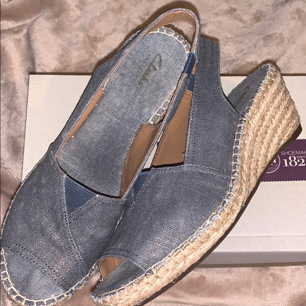 Clarks Espadrille NIB!! Blue and metallic gold